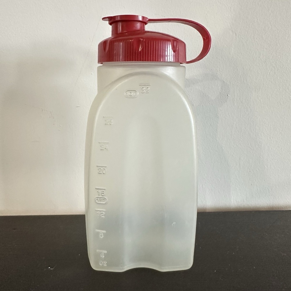 Rubbermaid 1 Qt 32 Oz Water Bottle Container Red Lid Made In USA